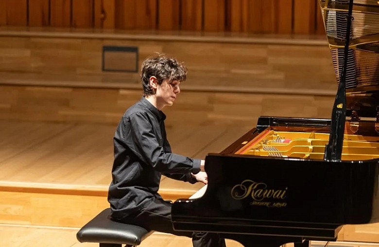 Mateusz Dubiel wśród najlepszych pianistów świata