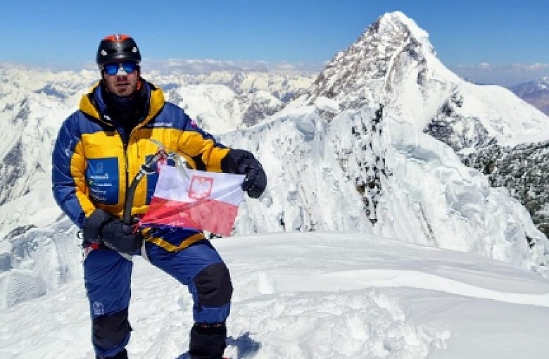 Piotr Krzyżowski zdobył Mount Everest solo, bez użycia tlenu!