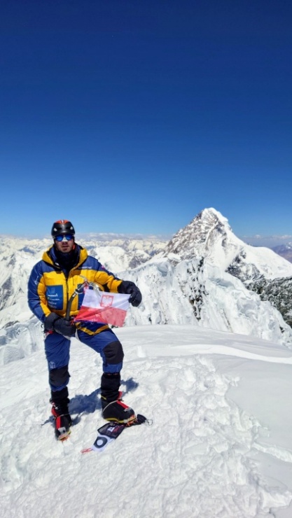Piotr Krzyżowski zdobył Mount Everest solo, bez użycia tlenu!