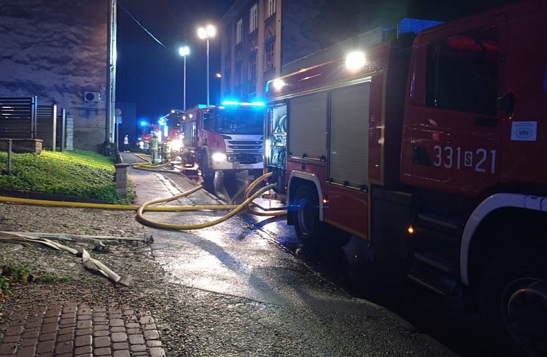 Pożar przy ulicy Paderewskiego. Przyczynę pożaru ustala policja