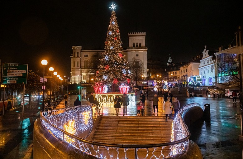 Bielsko-Biała: Choinka rozbłyśnie na Mikołajki