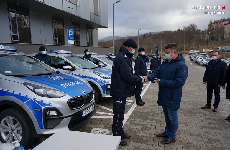 Nowe radiowozy wyjechały na bielskie drogi oraz powiatu