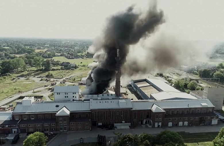 WIDEO - 40 zastępów walczy z pożarem