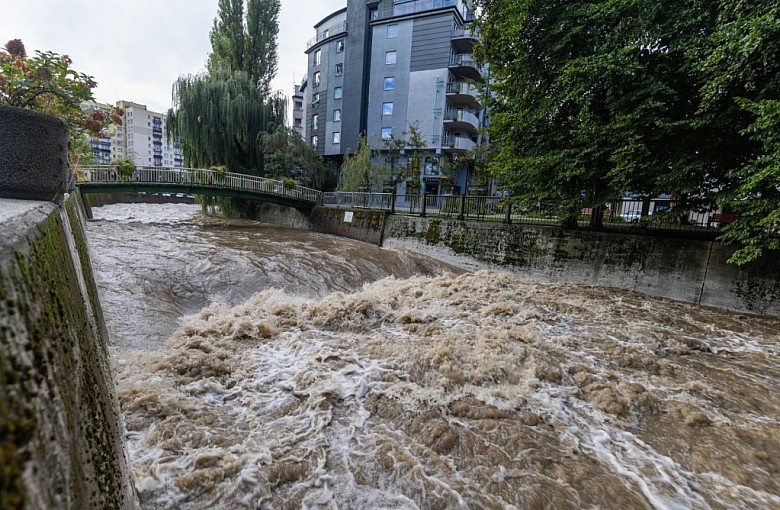 Trochę przerwy i kolejne uderzenie silnego deszczu