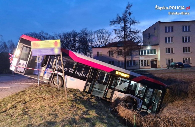 Czechowice-Dziedzice: Wypadek autobusu. Utrudnienia w ruchu trwały godziny